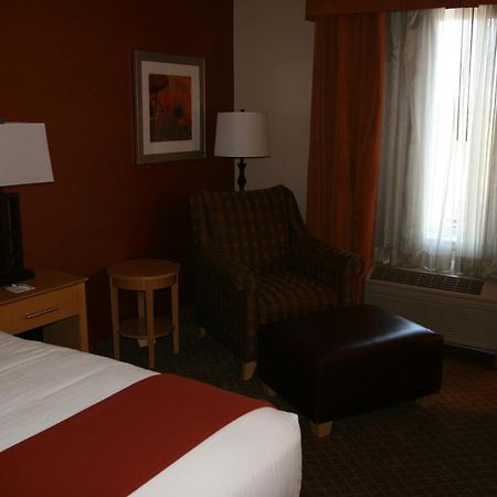 Holiday Inn Express Stockton Southeast By Ihg Exterior photo
