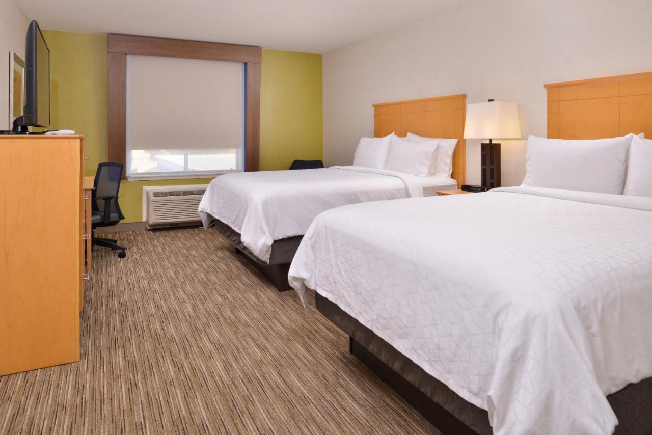 Holiday Inn Express Stockton Southeast By Ihg Exterior photo