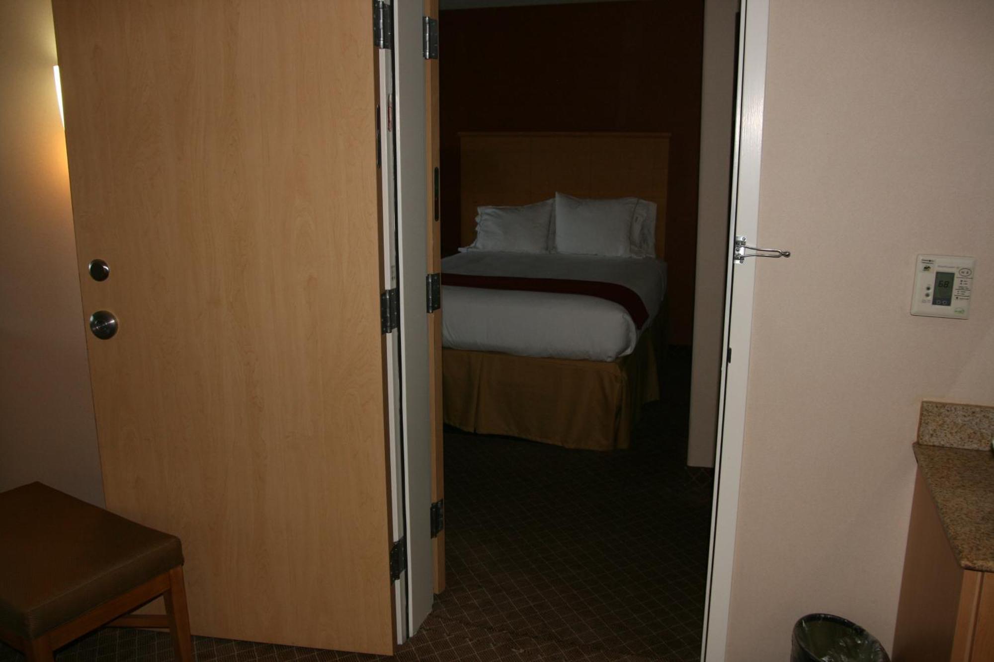Holiday Inn Express Stockton Southeast By Ihg Exterior photo