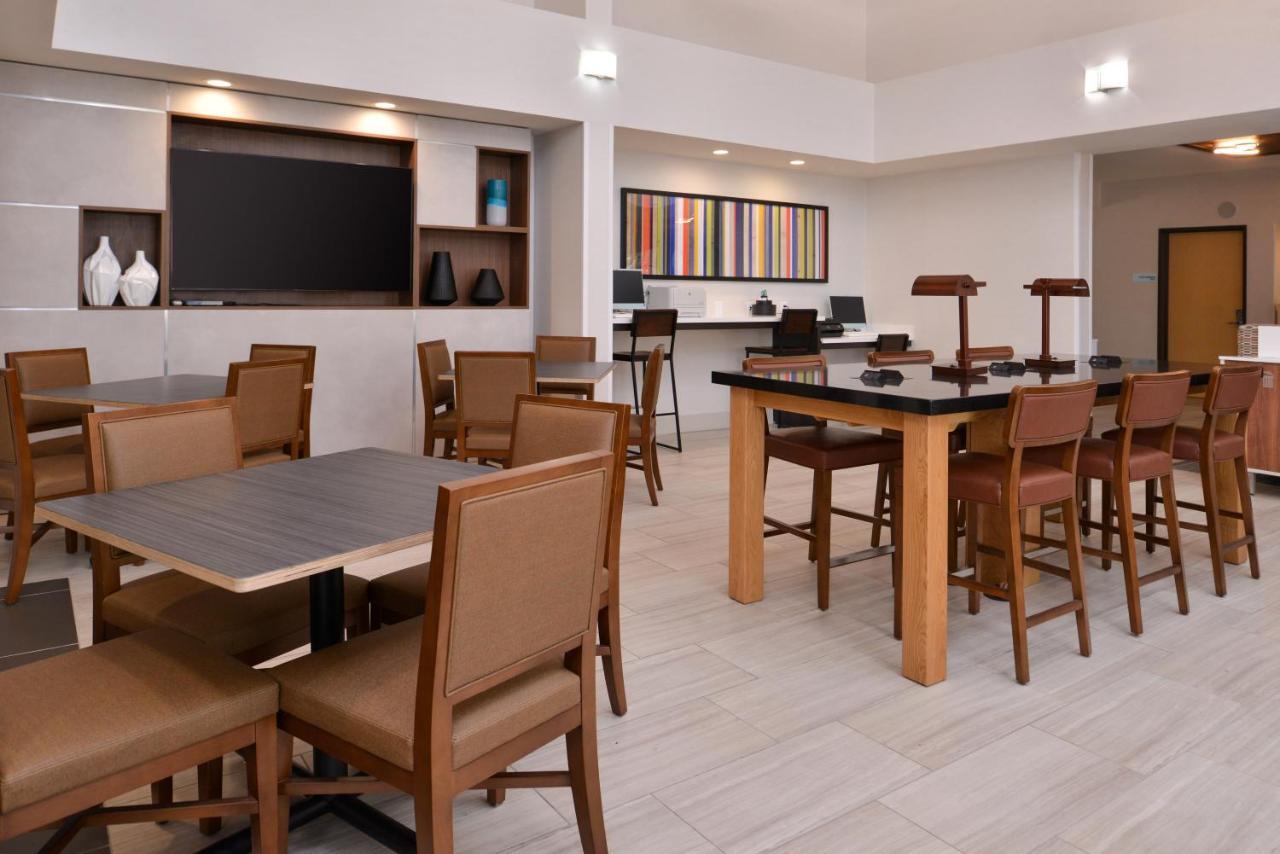 Holiday Inn Express Stockton Southeast By Ihg Exterior photo
