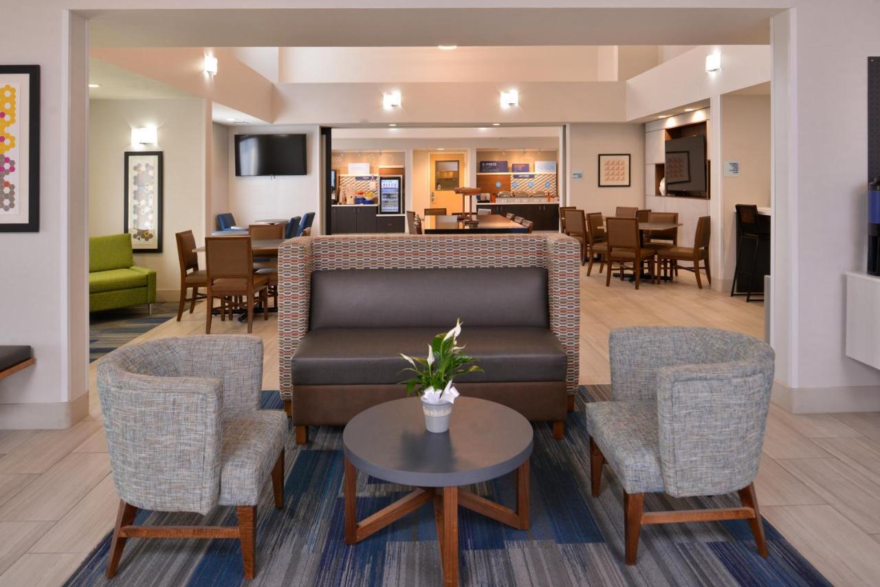 Holiday Inn Express Stockton Southeast By Ihg Exterior photo